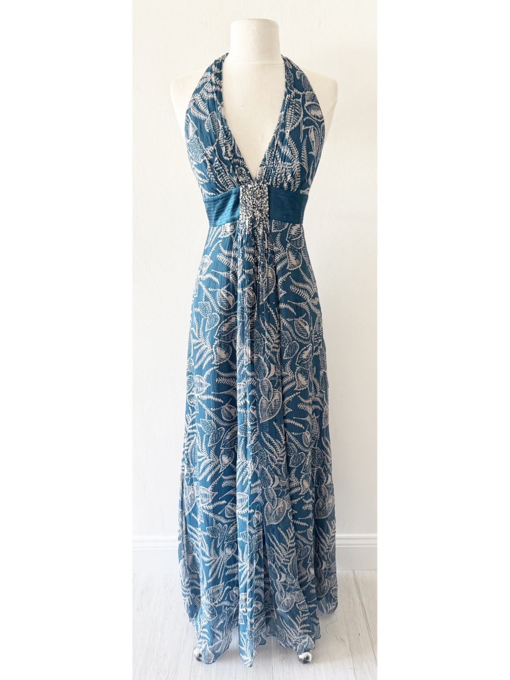 BCBGMaxarzia Silk Chiffon Blue Leaf Print Halter Maxi Dress Size 6